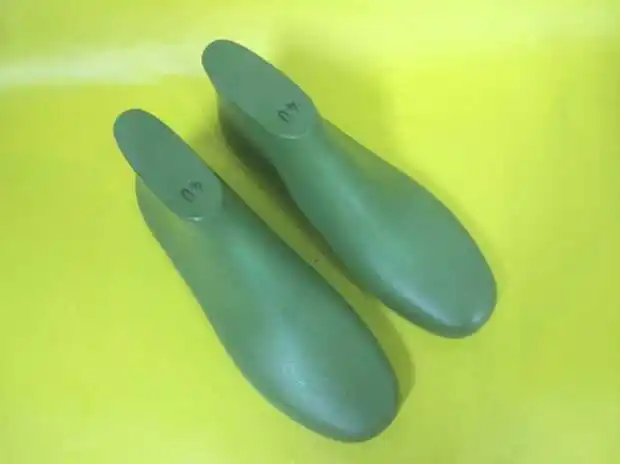 
High cutter sports running shoe lasts 