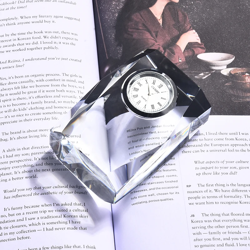 Antique Custom Logo Engrave Clear Crystal Clock Desk Table Decoration Clock