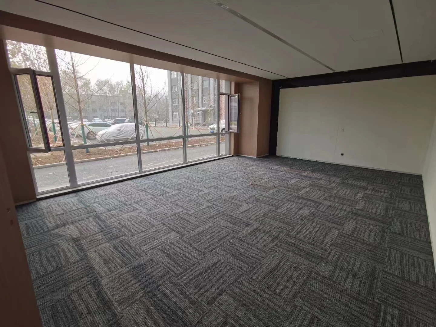 High quality bitumen carpet tile office commercial carpet tile manufacturer multi color 50*50 carpet tile for sale