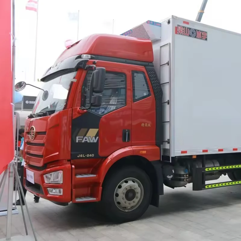 9.5 meter 57 CBM Insulated deep freezers cold delivery refrigerator truck heavy duty chiller lorry box van refrigerated trucks