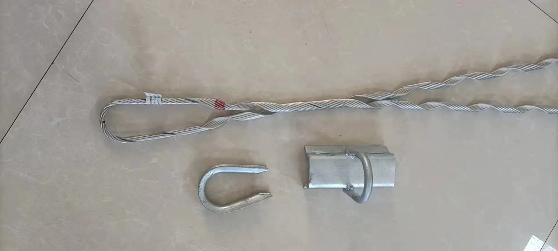 Горячее оцинкование ADSS волоконный кабельный кронштейн натяжения 15kn для спирального сцепления