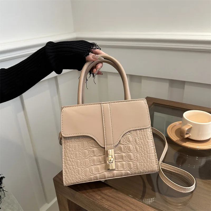 Hot Selling Korean Version Of The Lock Buckle Small Bag Woman Handbag 2024 New Crossbody Bag Small Square Bag For Female