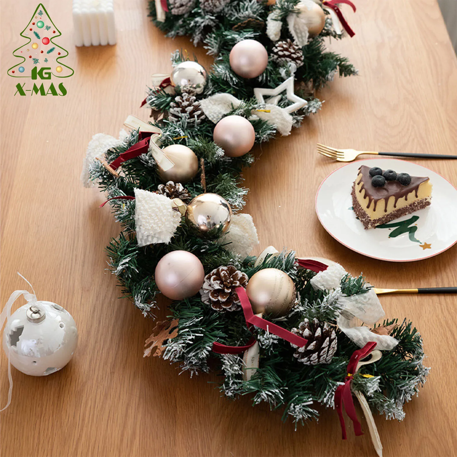 KG Xmas Wholesale corona de Navidad Pre-Lit 3FT Battery Operated Sparkling Artificial Christmas Garlands Wreaths with Ornaments