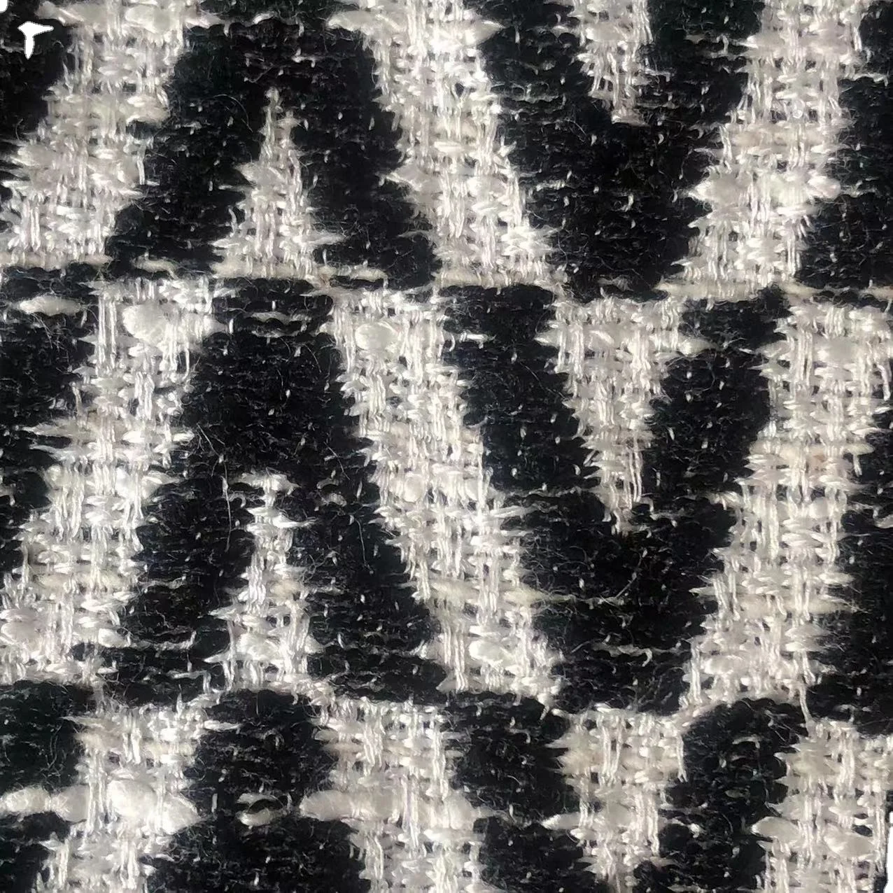 43polyester 57viscose All-season black and white classic V-shaped jacquard knitted fabric