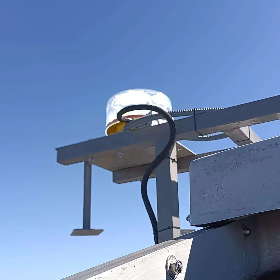 LED Obstruction Light Flash White Day/Night Medium Intensity 20.000 cd L-865 Aircraft Warning Light Systems for Lattice Towers