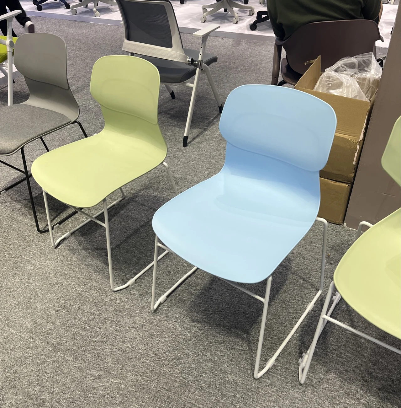 Factory Customized Colors Restaurant Furniture Chairs Metal Legs PP Plastic Dining Room Chairs for Kitchen