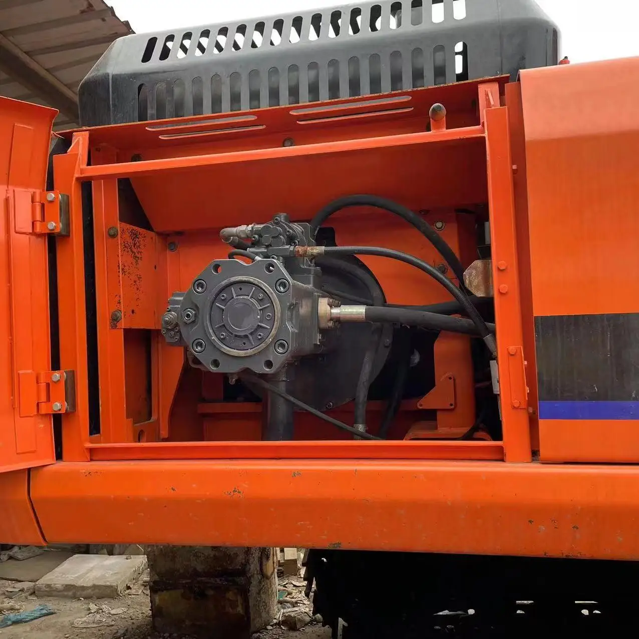 Надежный экскаватор Doosan DH420LC-7 имеющийся в наличии для тяжелой конструкции отличная производительность карьеров и раскопках