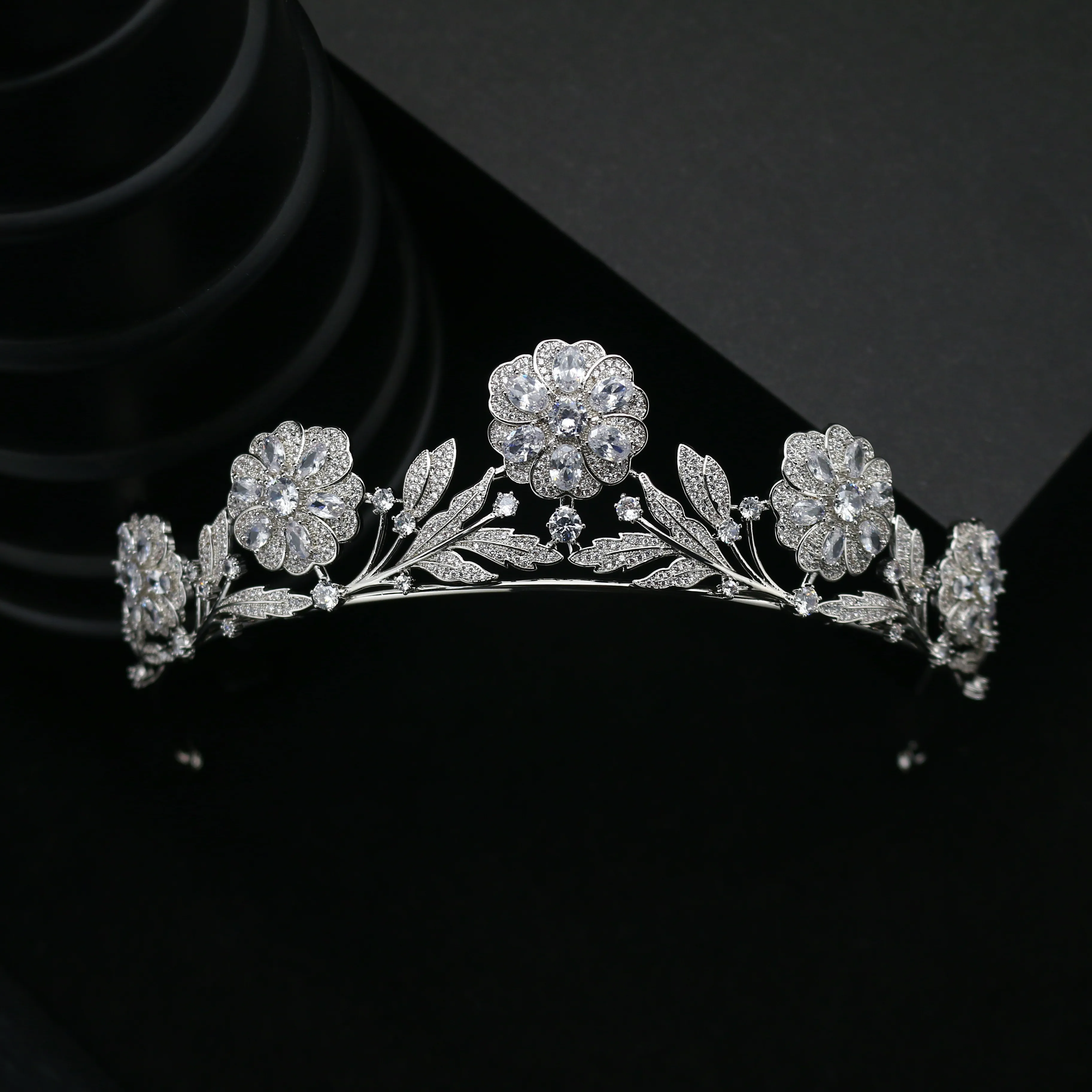 Fashion Women Bridal Tiaras And Crowns Zirconia Shining Exquisite 3A+ CZ Party Wedding Princess Pageant Crowns