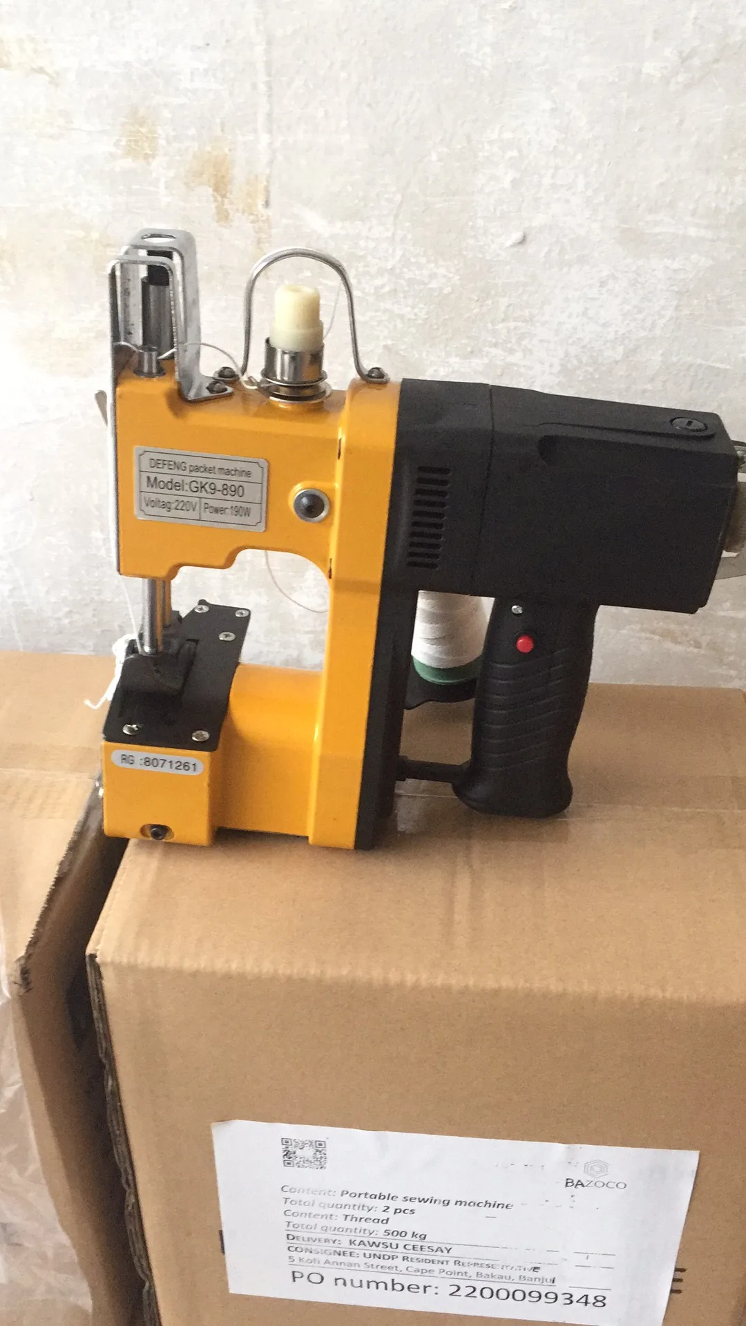 Small sewing machine pocket needle and thread sewing machines