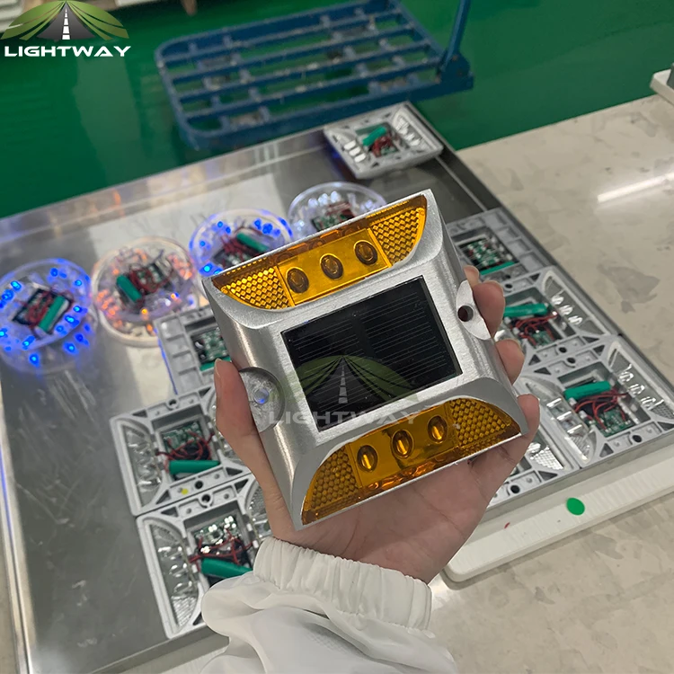 double side cast aluminum with nail polycarbonate side solar stud for road