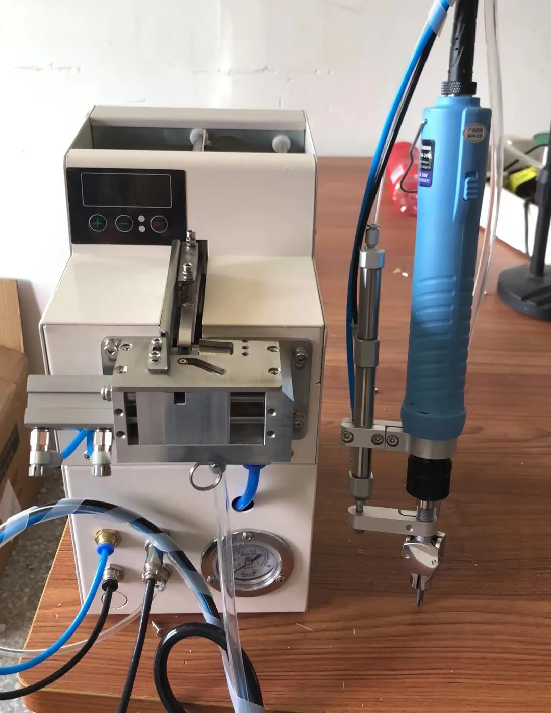 desktop auto screws conveying handheld screwdriver, torque adjustable electric screwdriver with auto screws conveyor