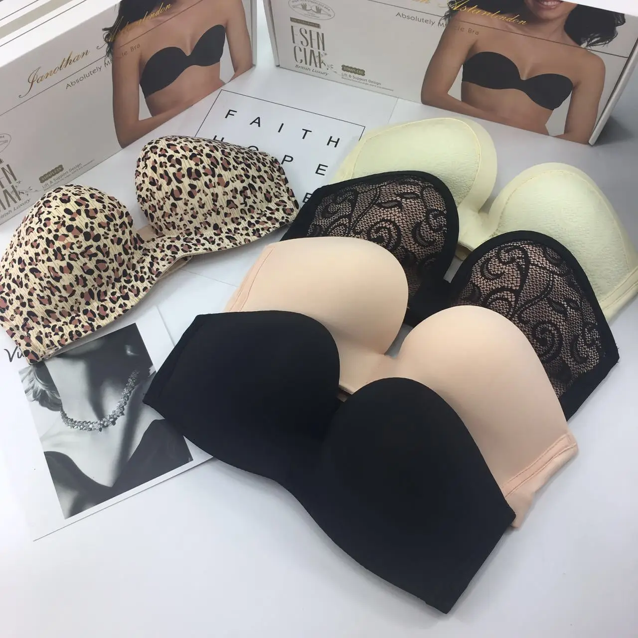 Super non-slip strapless invisible rimless gather bra Invisible Bra strapless bra invisible