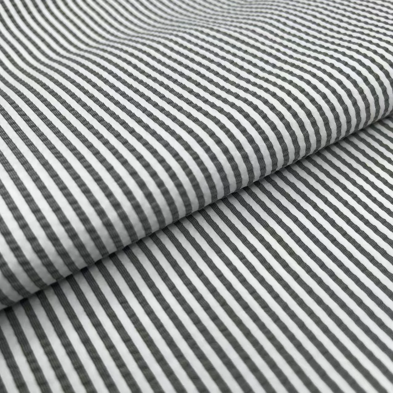 50D 103gsm vertical stripe crinkle cation 100% polyester T800 mechanical stretch seersucker fabric for t-shirt