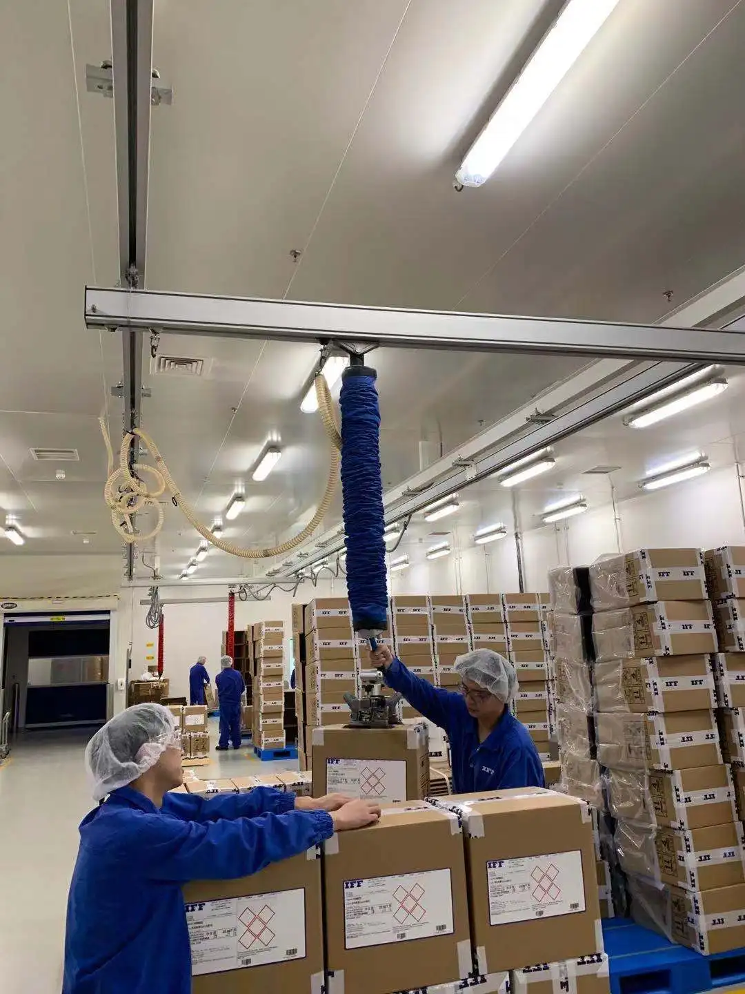 
removable vacuum tube lifter for 35kgs boxes from China Cowest 