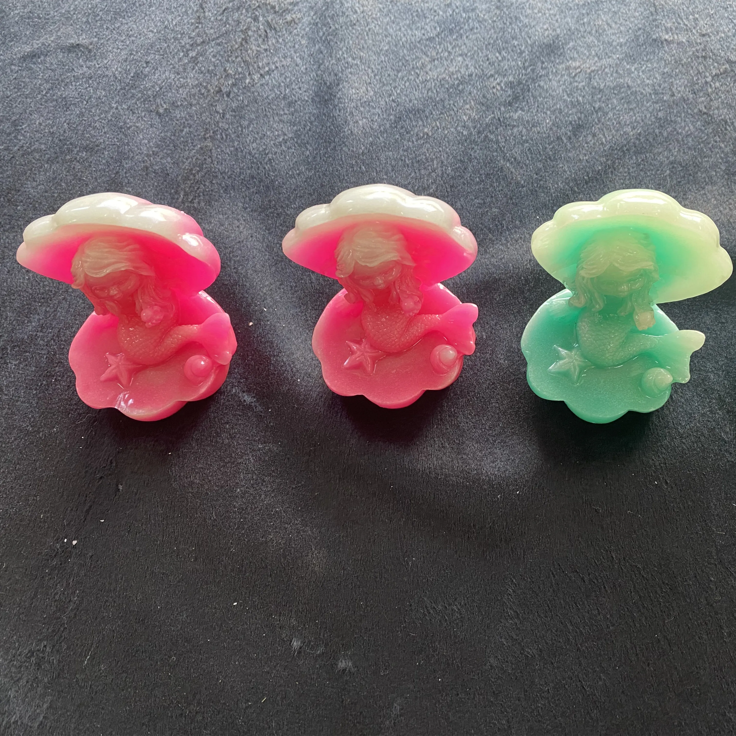 Wholesale and retail natural luminous stone shell mermaid crystal crafts ornaments