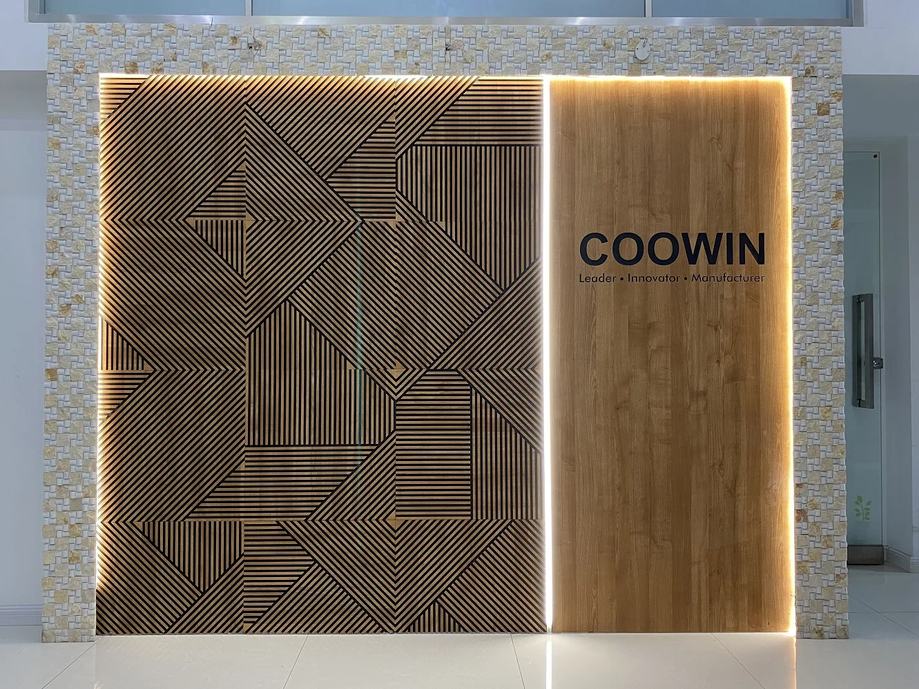 Luxury Rattan Texture Solid Wood Board Cladding Indoor WPC Puzzle Wall Panel for Home bar