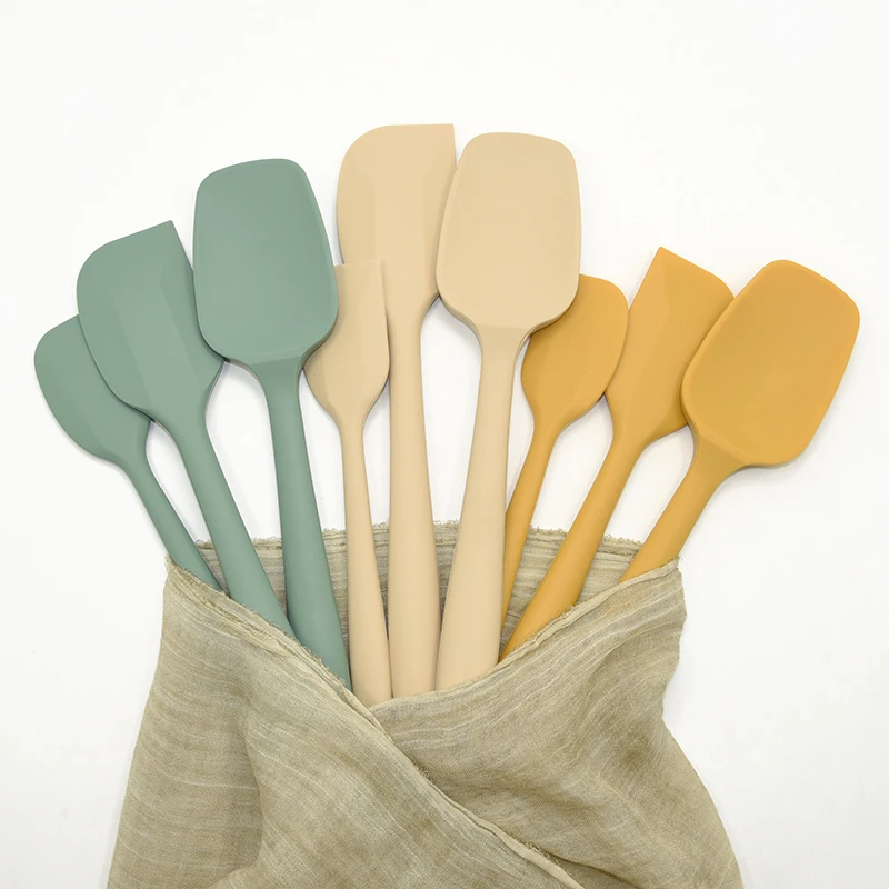 Food Grade Cooking Non Stick Butter Mini Kitchen Pastry Tools Heat Resistant Smoother Dough Cream Scraper Cake Silicone Spatula