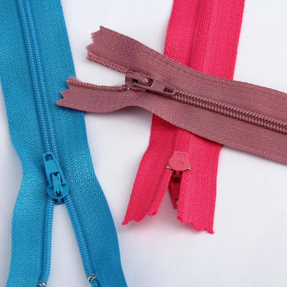 LS714 Zipper Wholesale 3# Open End Colorful Custom Invisible Nylon Zipper For Garments Pants And Luggage Bags
