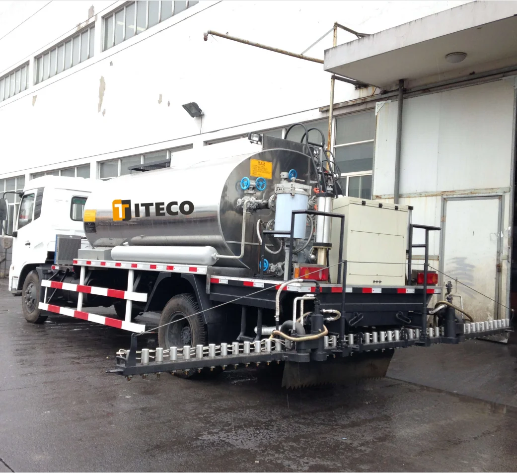 6M 3M Adjustable Asphalt Bitumen Spraying Width Asphalt Distributor Truck