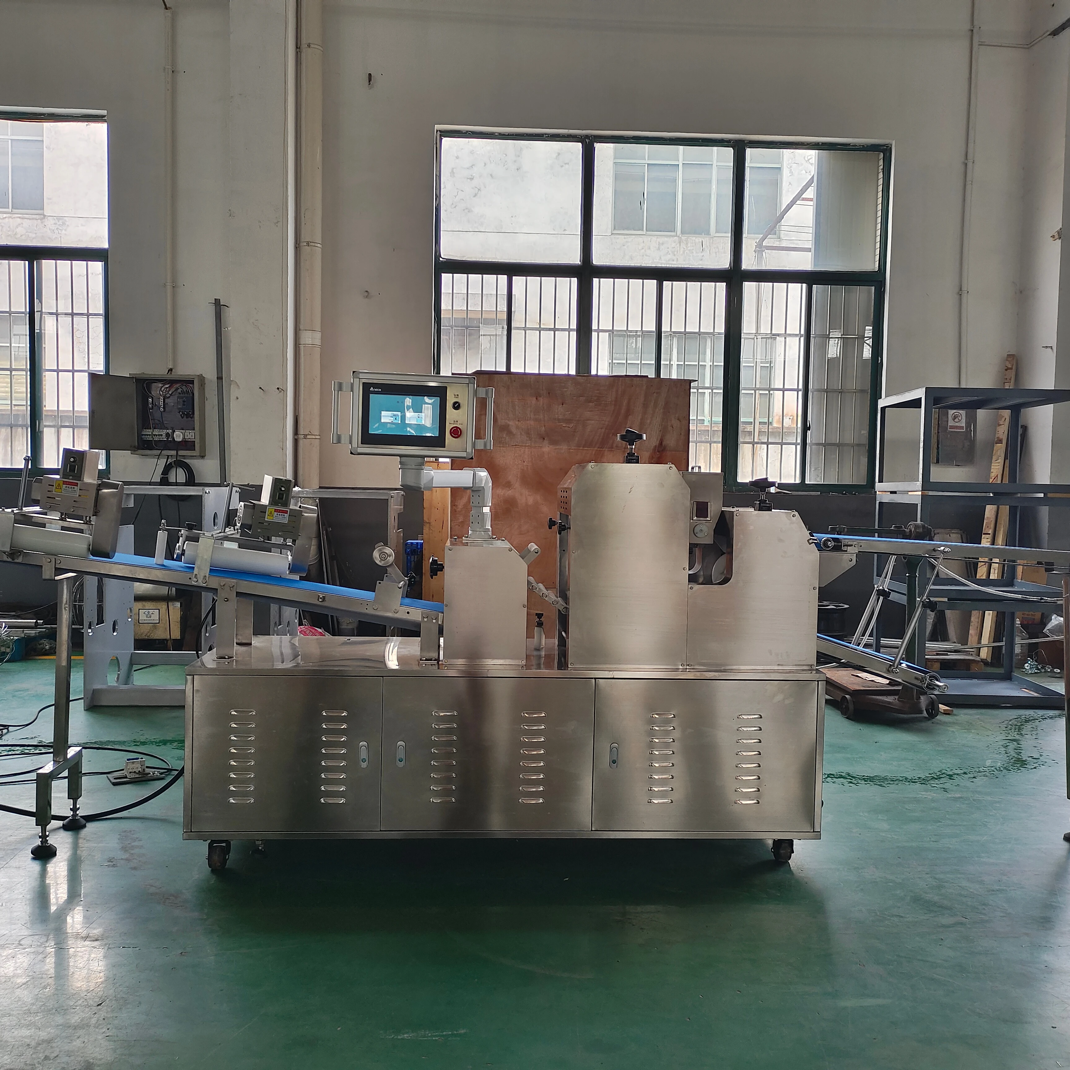 Automatic bread machine Toast baguette caterpillar bread making machine