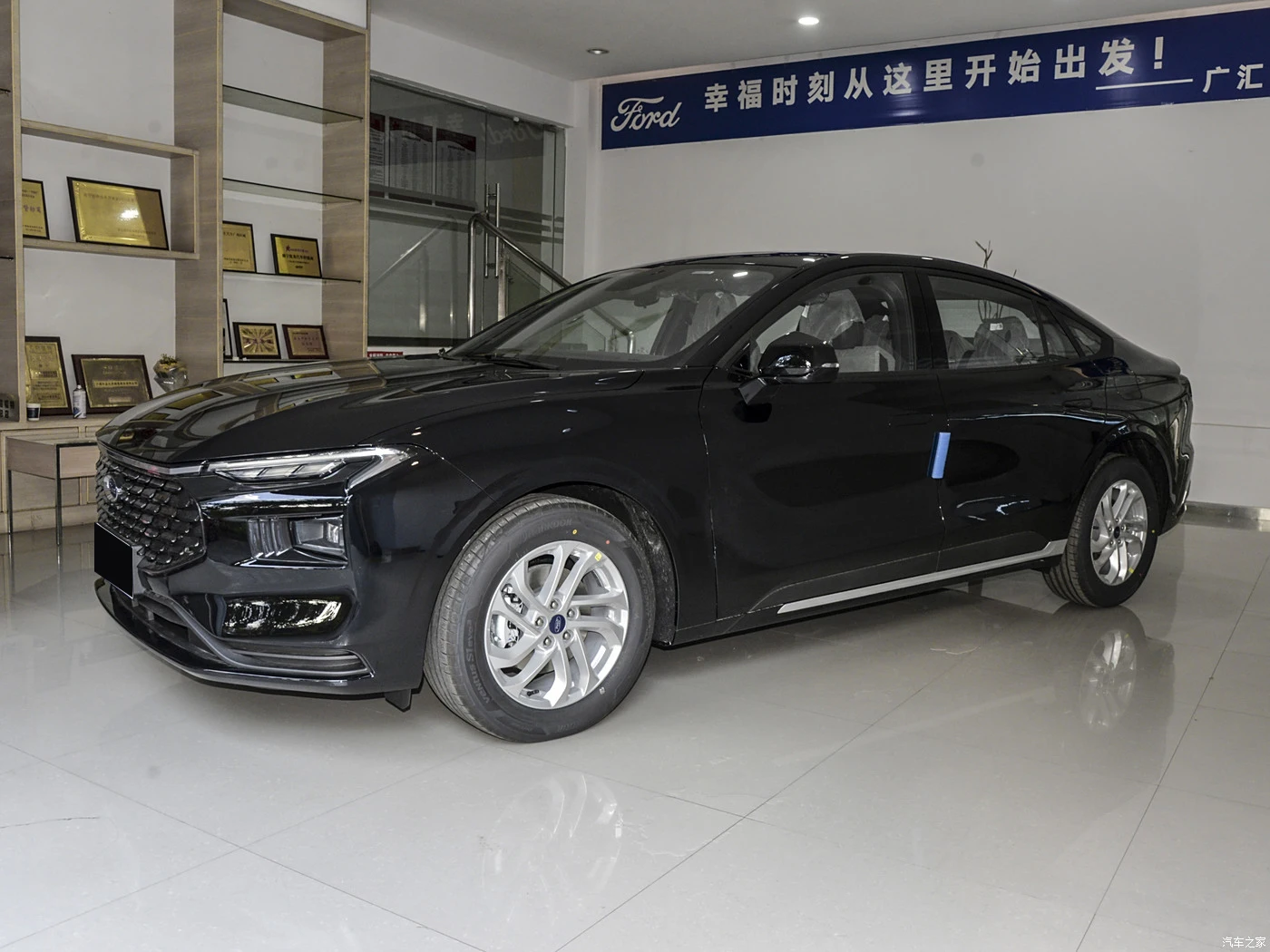 Changan Ford Mondeo Fwd бензиновый седан 1 5 т 190 лошадиных сил L4 5-местный внедорожник