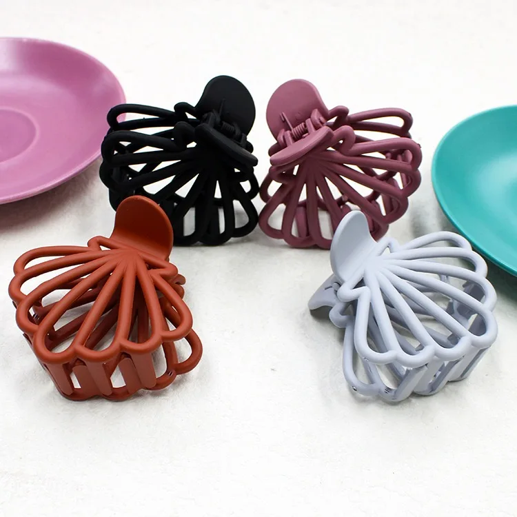 YT Hot Sale Elegant Candy Color Claw Clamp for Women Thick Hair Small Plastic Matte Shell Shape Cute Hair Claw Clips for Women