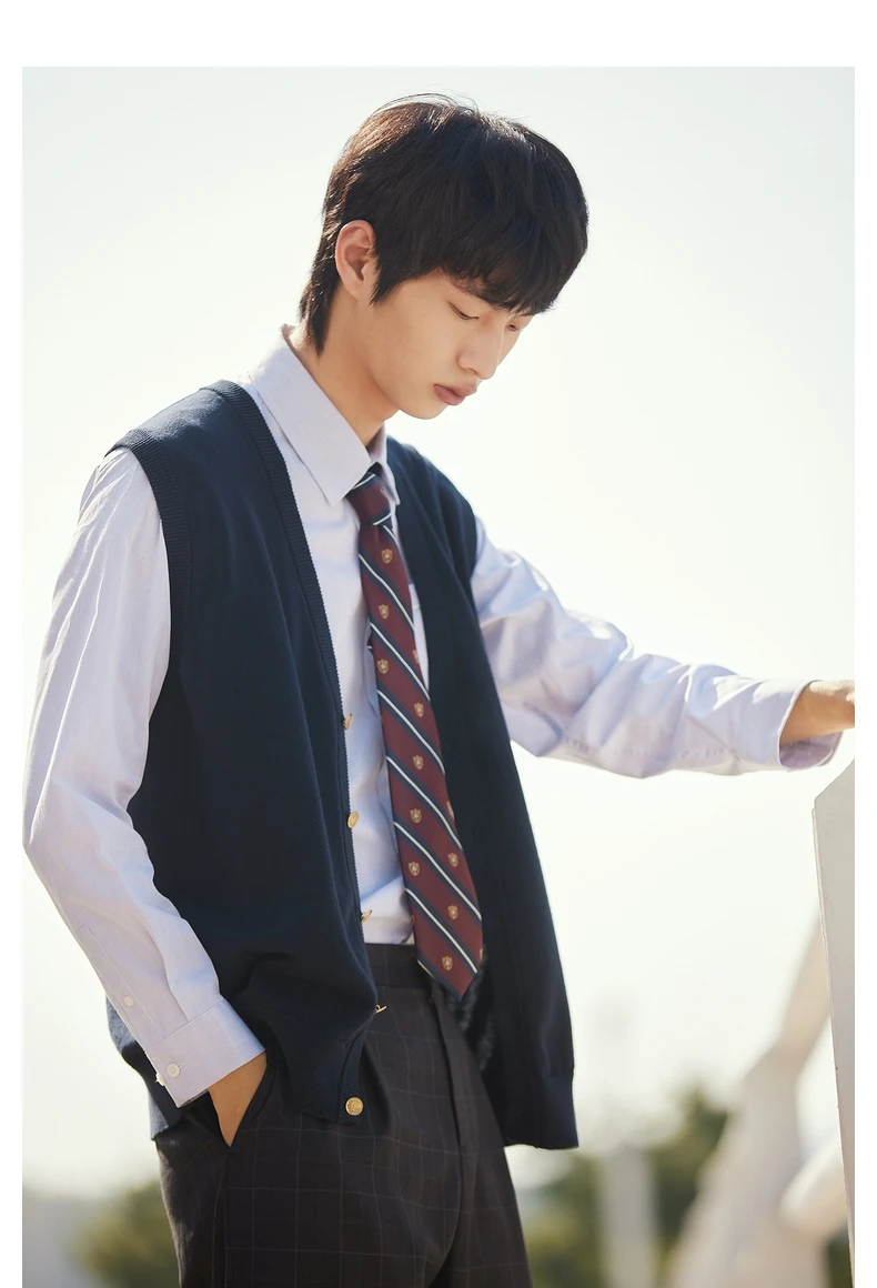 2022 Spring New V-Neck Embroidered work wear Knitted Vest Youth Cardigan