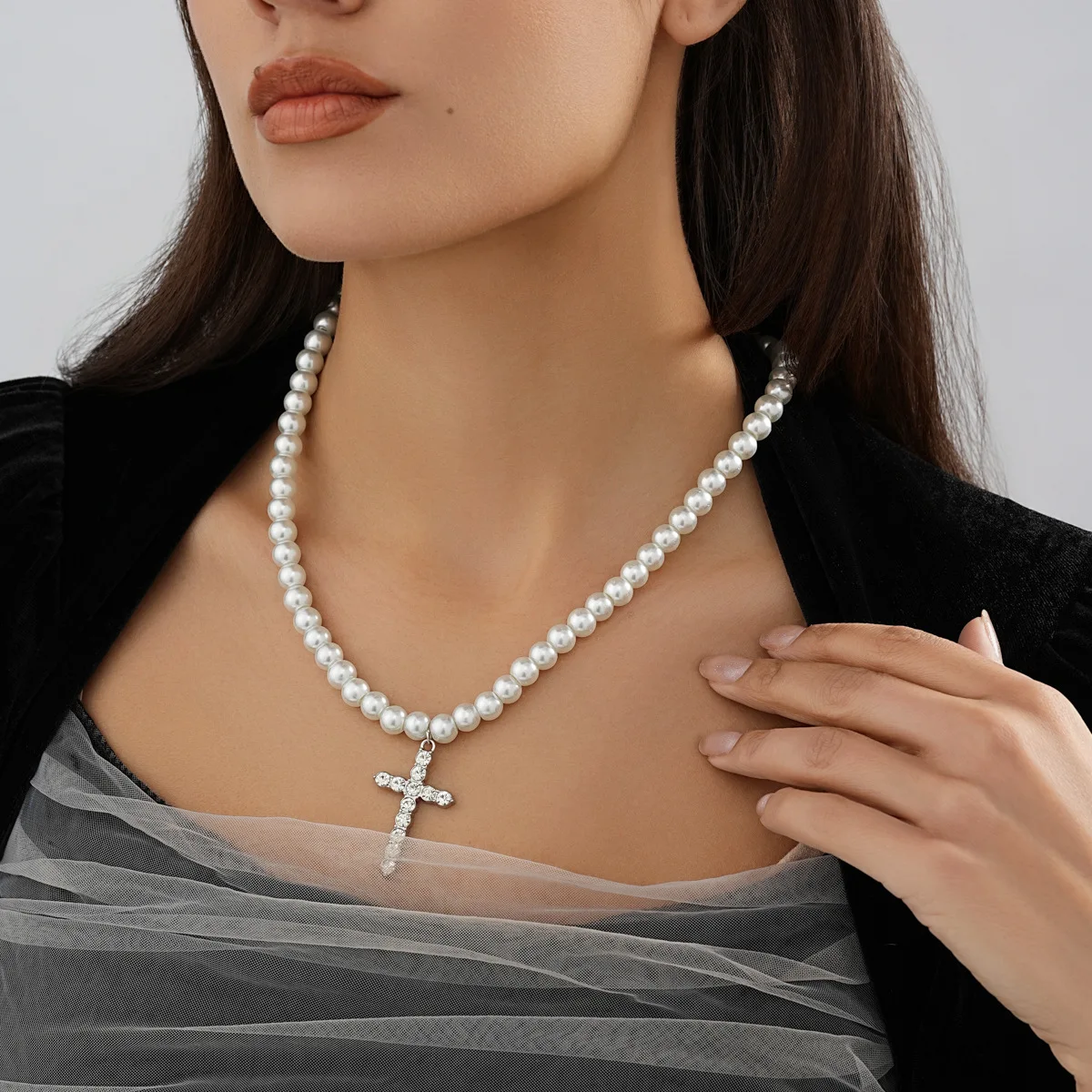 Wholesale Fashion Cross Diamond Imitation Pearl Retro Design Simple Personality Temperament Necklace For Women