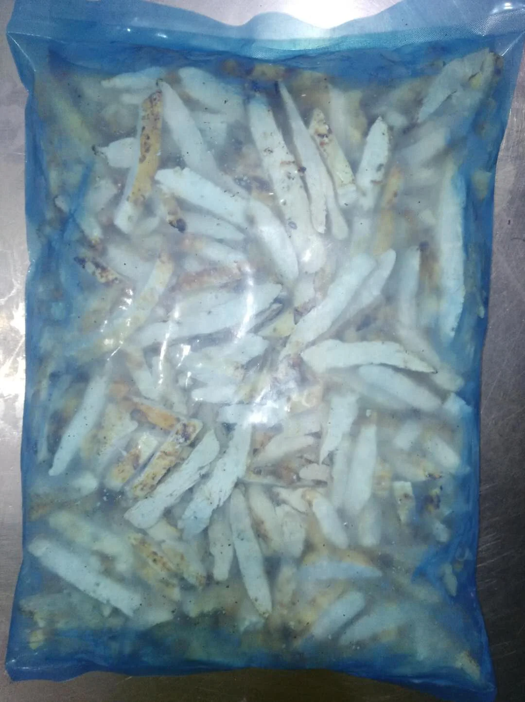 Полностью приготовленные полоски жареной куриной грудки