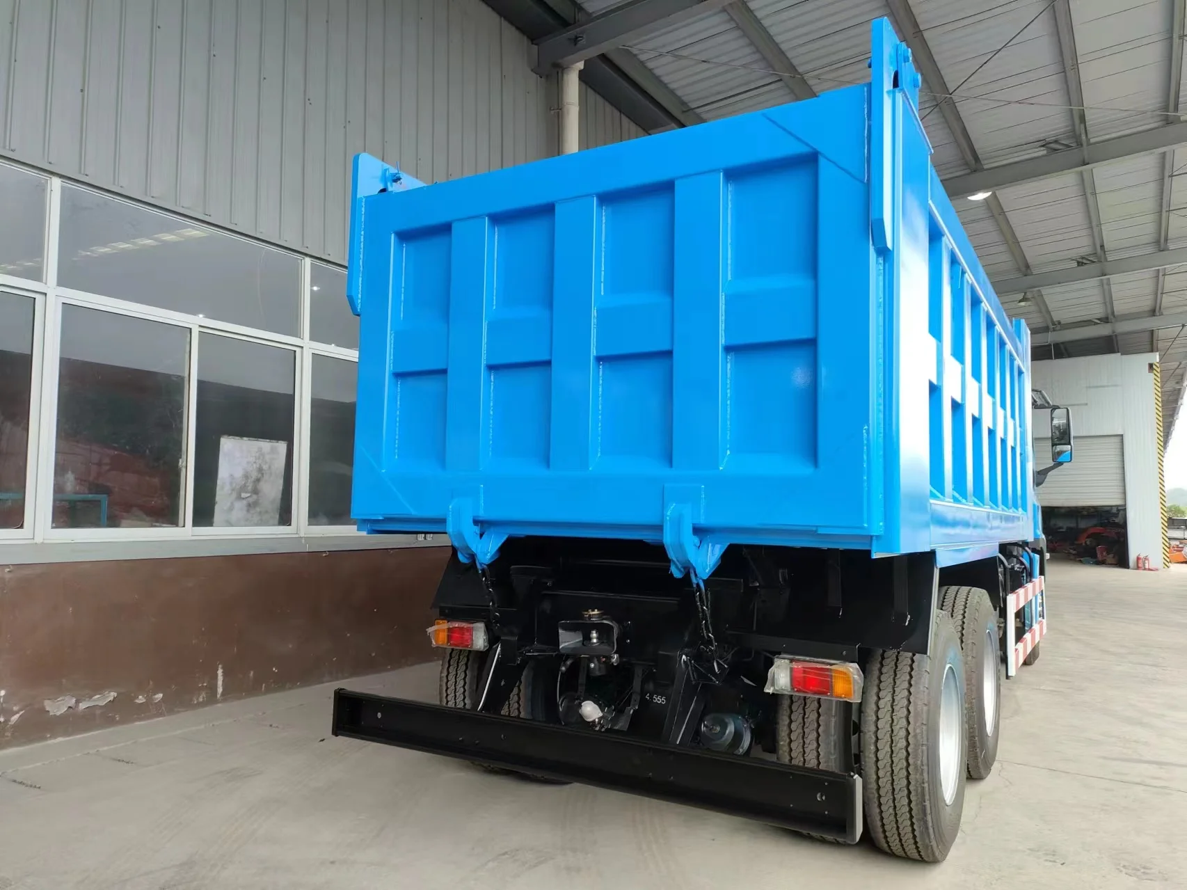 Isuzu 2024 new left hand drive 350hp 420hp 460hp 520hp giga dump truck