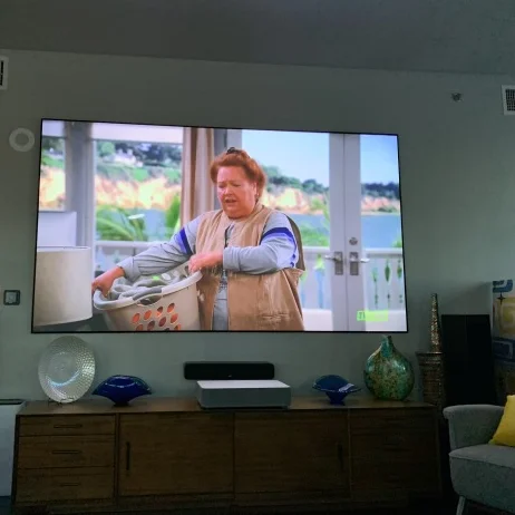 Экран для короткого проектора 100 дюйма 4K PET ALR с фиксированной