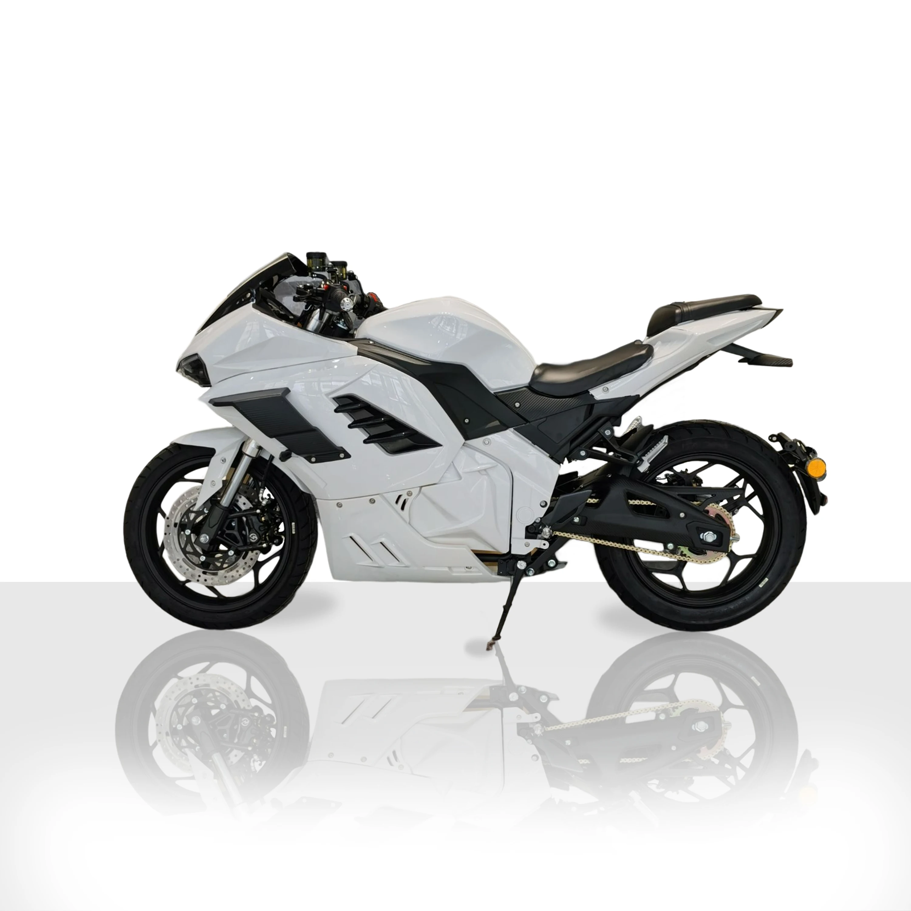 Cruiser Motorcycle 4000w Reach 140KM/H Chain Motor Bike Motorcycle For Adults