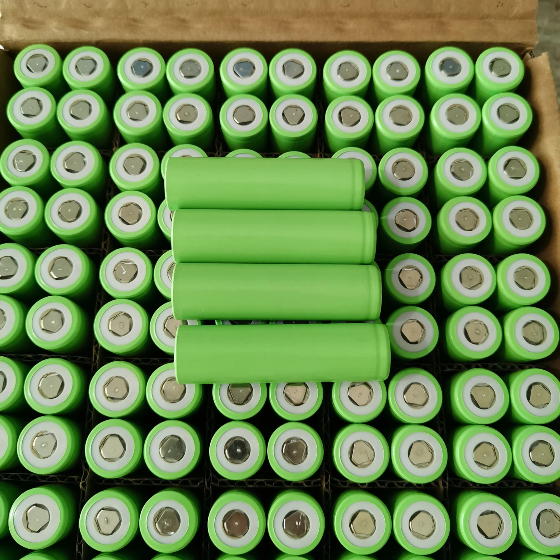 Rechargeable batteries 18650 Li ion Store 3000mAh Cylindrical charging battery 3.7v