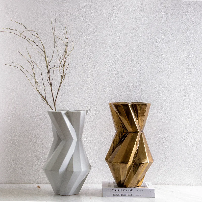 
Italian minimalist twist shape ceramic crafts vase furniture living room porch dry flower ware Hotel Club ornaments 