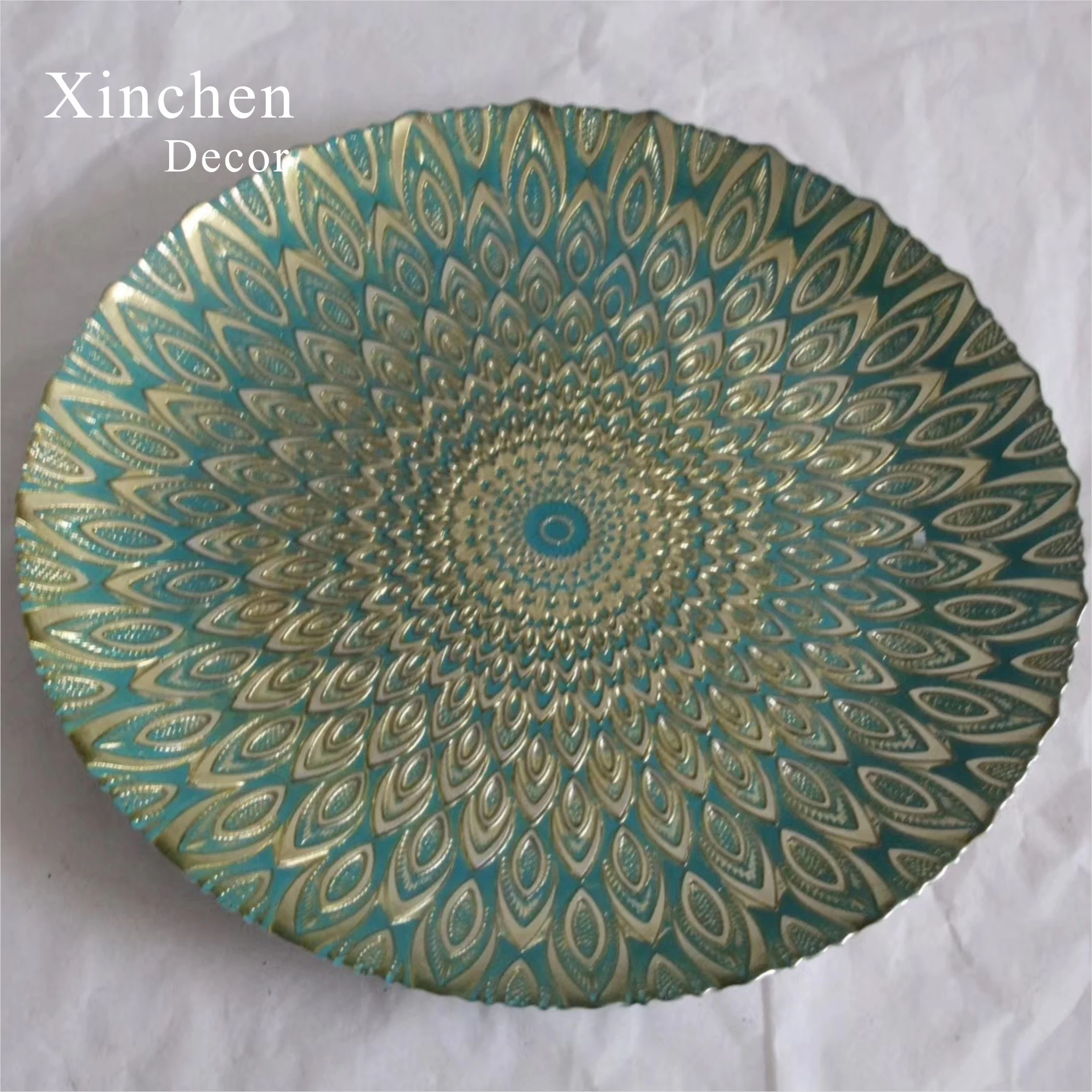 Best Selling Cyan Peacock Feather Pattern Rounded  Glass Charger Plates For Wedding  Decoration