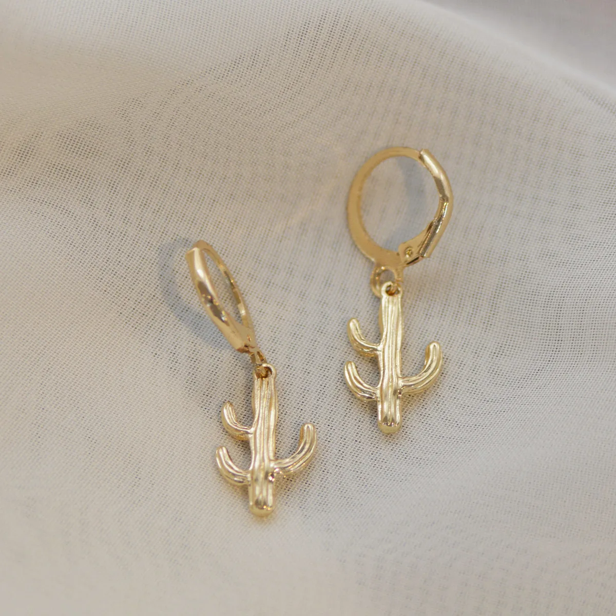 Lefeng Fashionable Luxury Earrings Women Drop Hoop Earrings Cross Eye Alloy Jewelry Manufacturer Earrings Wholesale Bulk