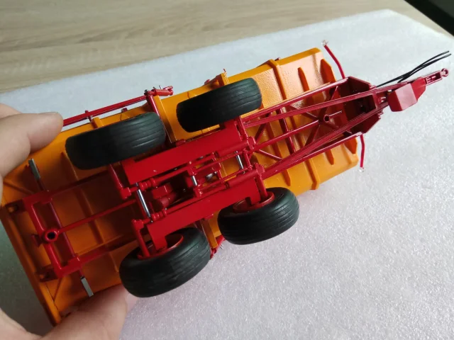 Tractor  model toy customized 1:32 scale resin alloy plastic material