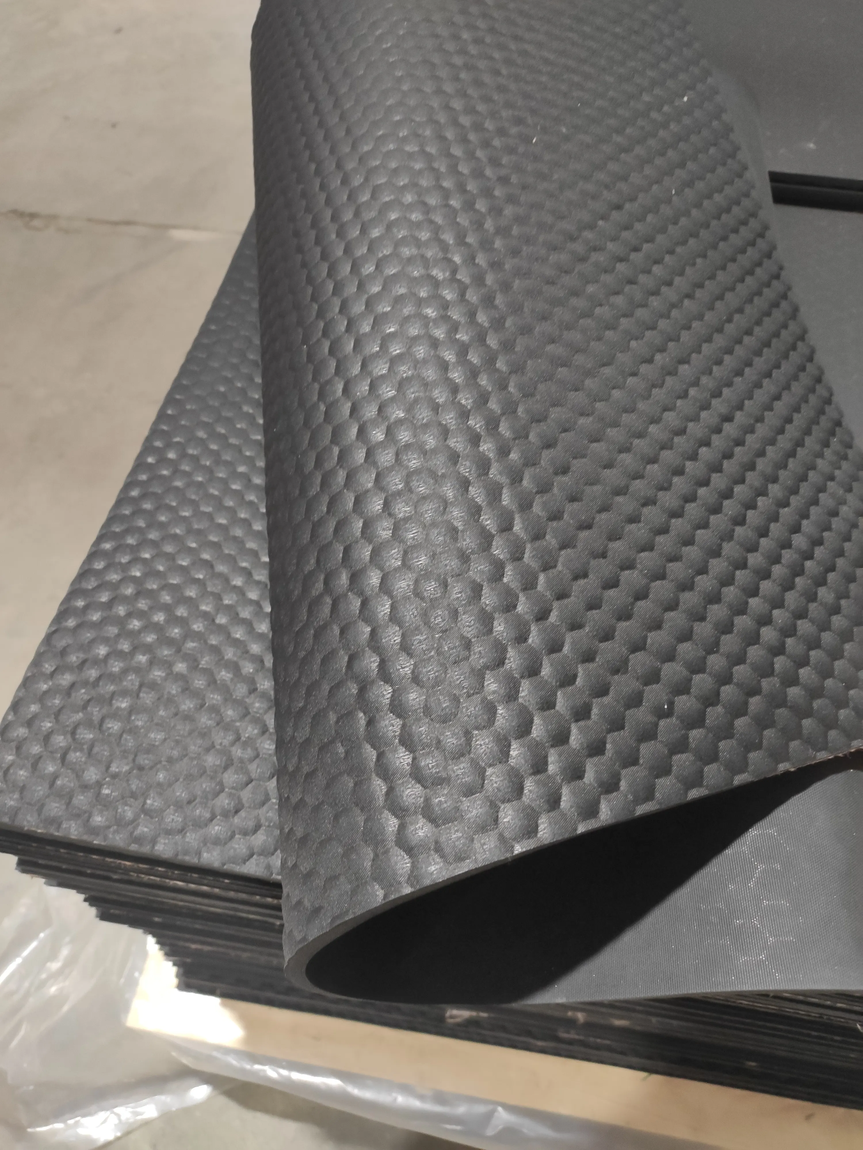 Cold insulation agricultural rubber pig stall mats for piglets and pigs