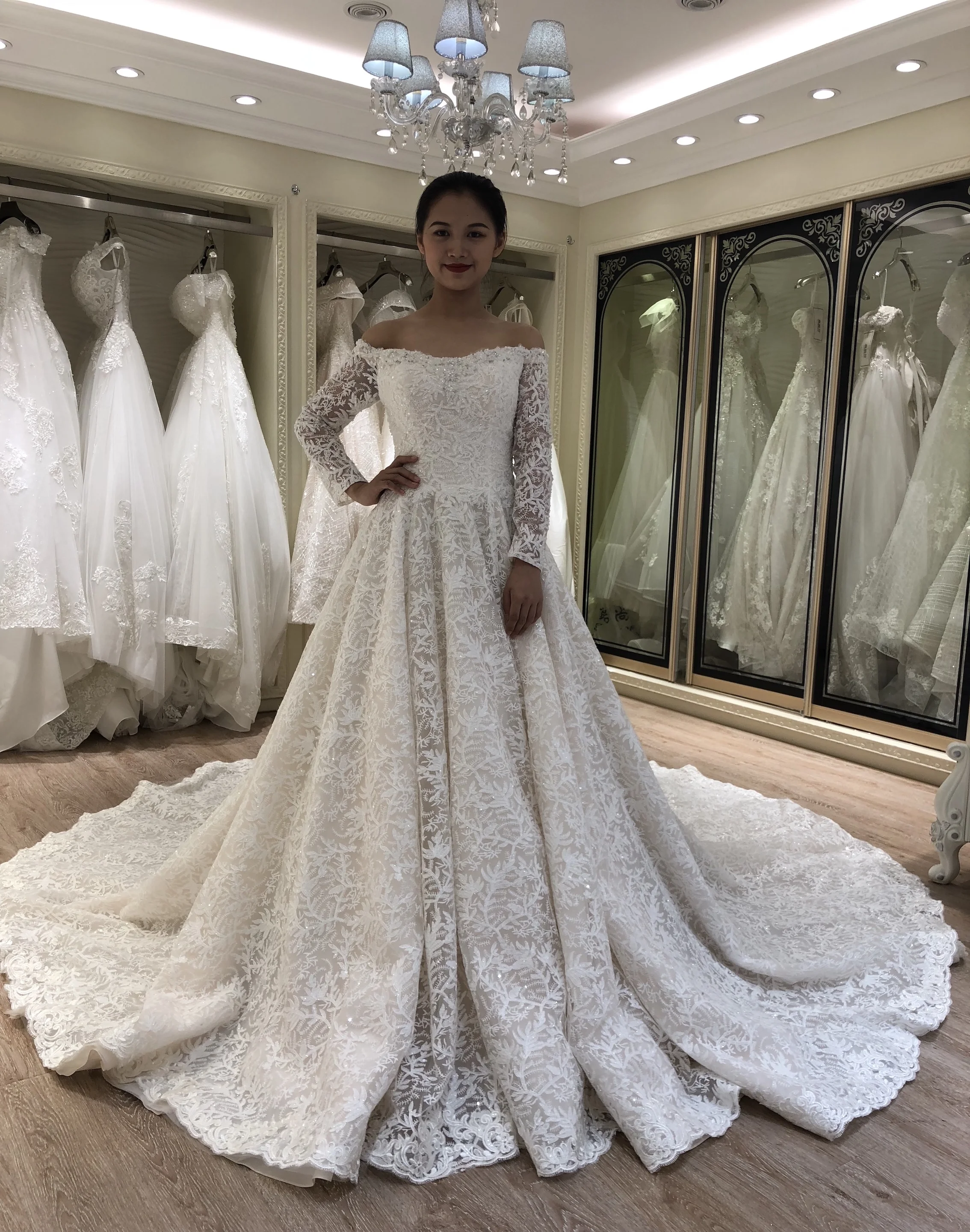 Alibab Lace Wedding Dress Bridal Gown 2021 Long Sleeve Off Shoulder 1 Piece Ball Gown 100% Polyester Strapless Modern Ivory