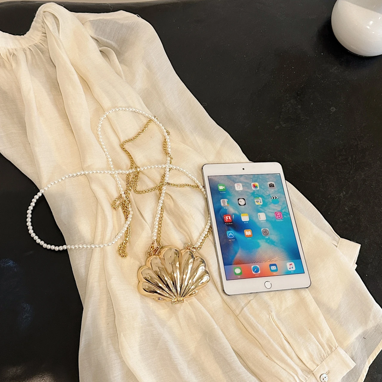 2024 New Metal Tiny Headphone Lipstick Bags For Women Fashion Mini Purse Crossbody Bag Gold Shell Clutch Designer Shoulder Bag