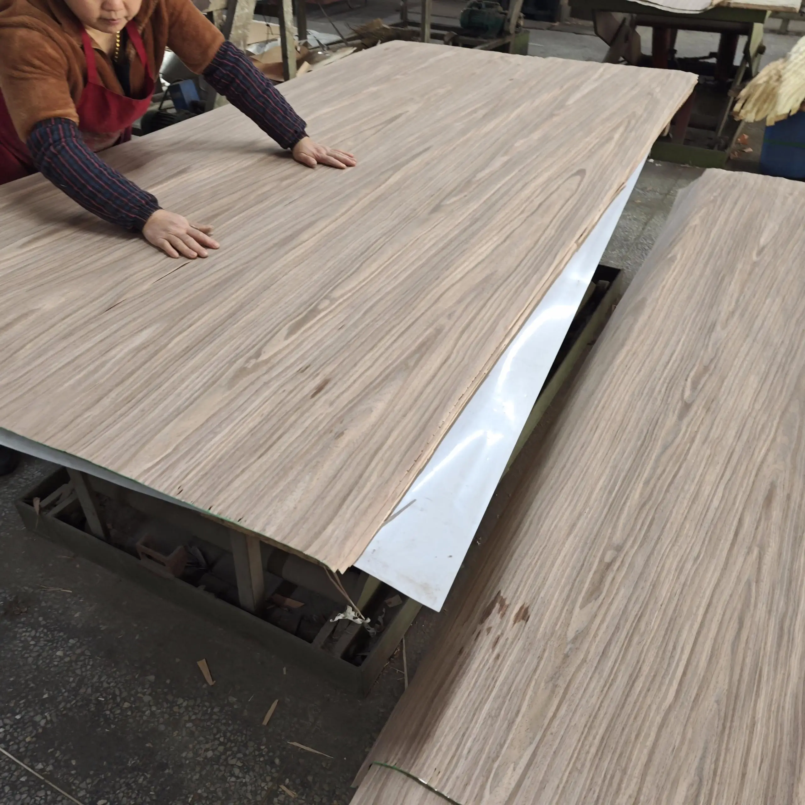 Vunir Best Price Packing Grade  Veneered plywood 1220x2440mm 18mm furniture plywood design