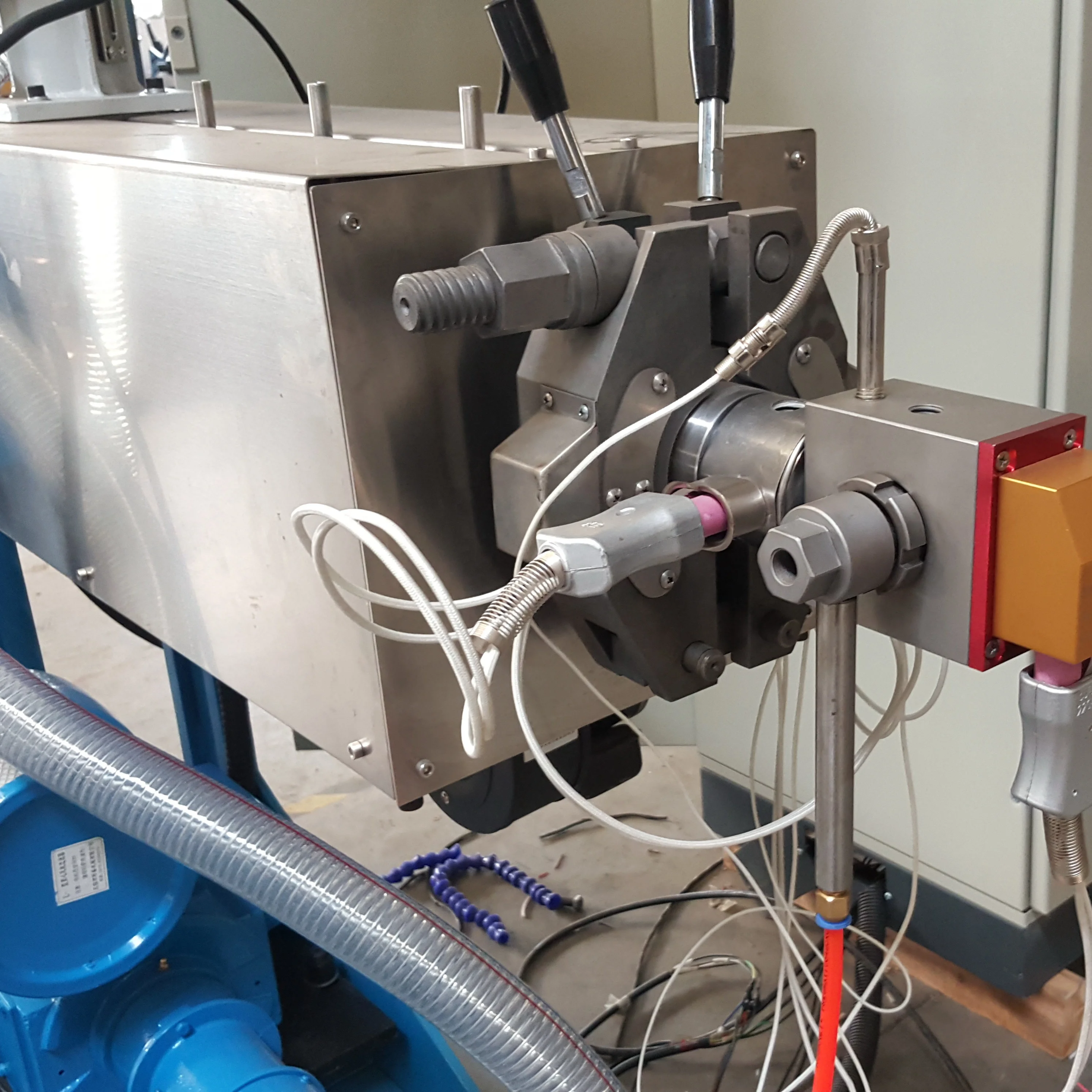 
Tight buffer fiber extruding production line 