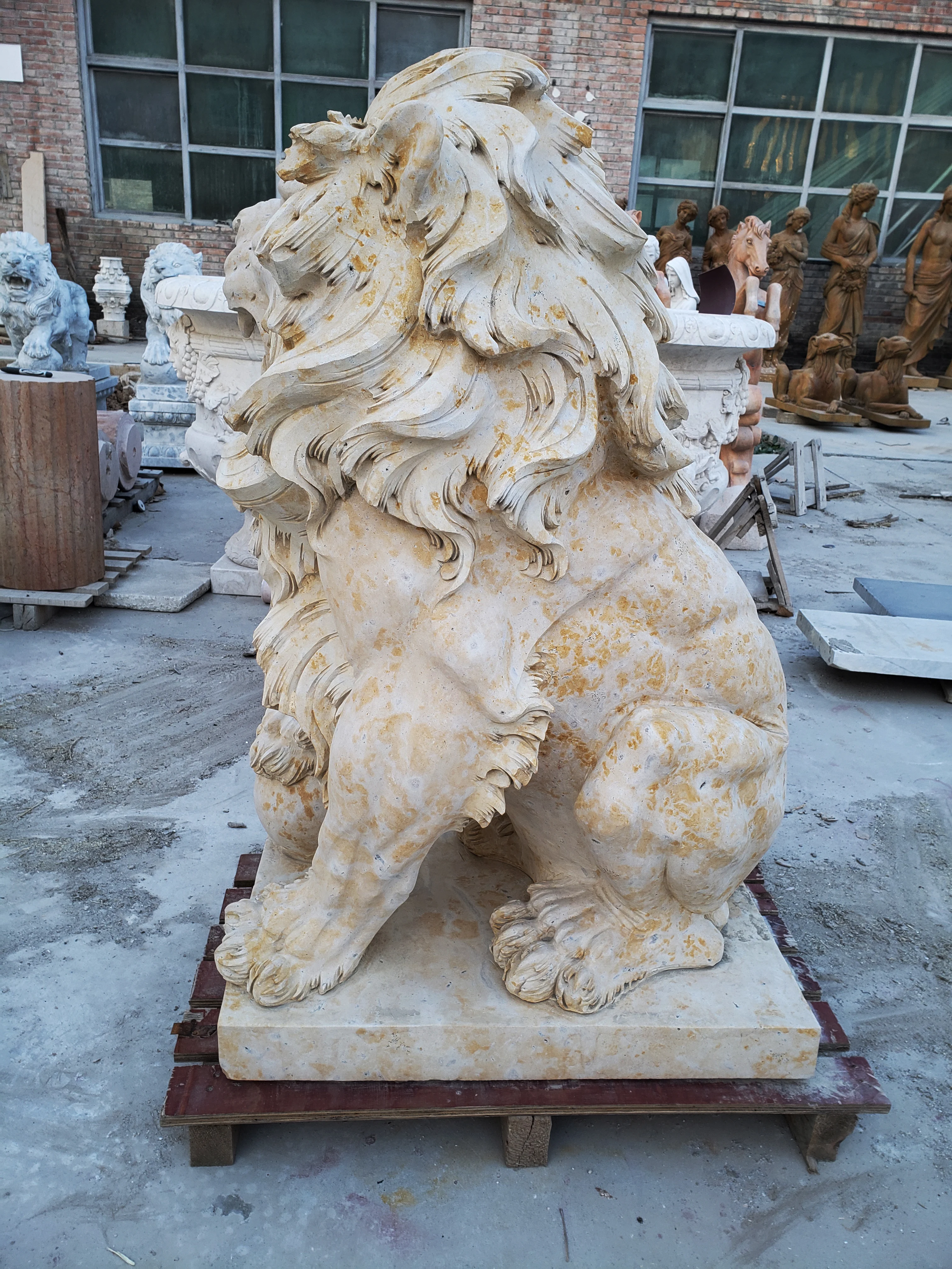 Factory hot selling handmade high-quality marble sculpture outdoor garden decoration marble lion products for sale