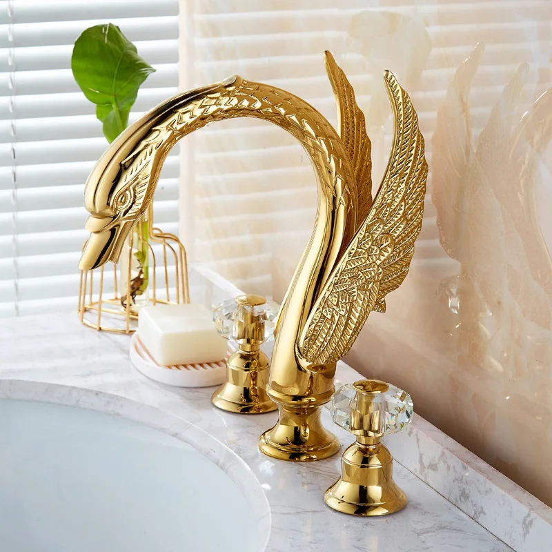 European style Luxury Golden Swan Basin Three Hole Faucet Washbasin Hot And Cold Split Bathtub Faucet Crystal GF1347