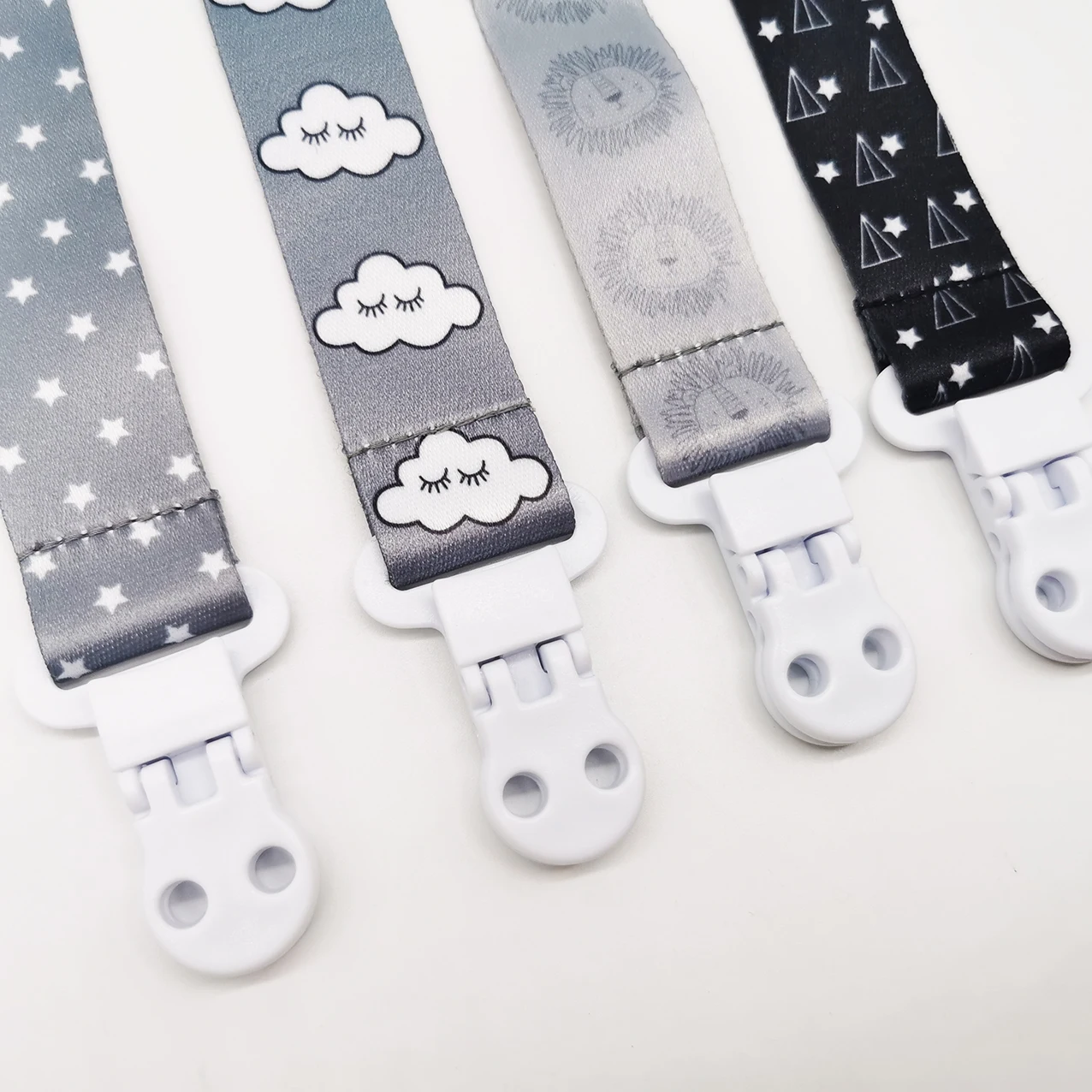 Factory Wholesale Baby Pacifier Clip Lovely Pattern Dummy Holder With Silicone Hole