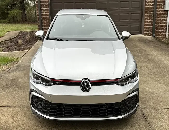 Аккуратно использованный 2023 VOLKSWAGEN GTI S готов к отправке