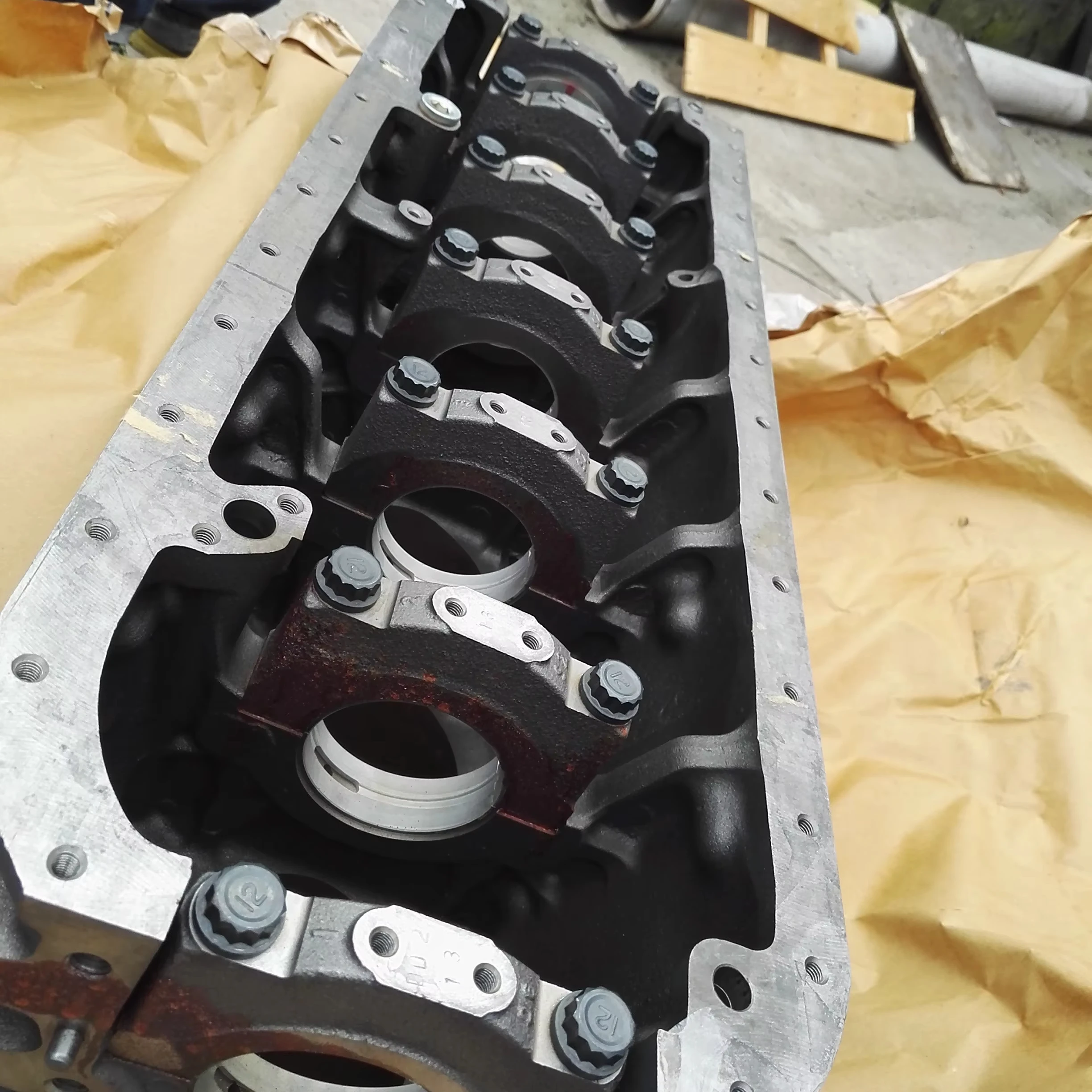 Блок цилиндров двигателя hyundai 215-7 215-9 210-5 21111-93C00