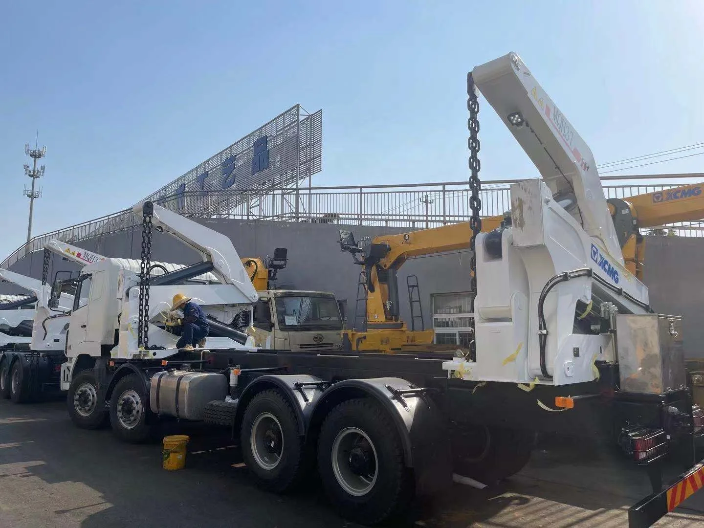 Лидер продаж 2021, высококачественные грузовики с боковым подъемником 8*4 CAMC