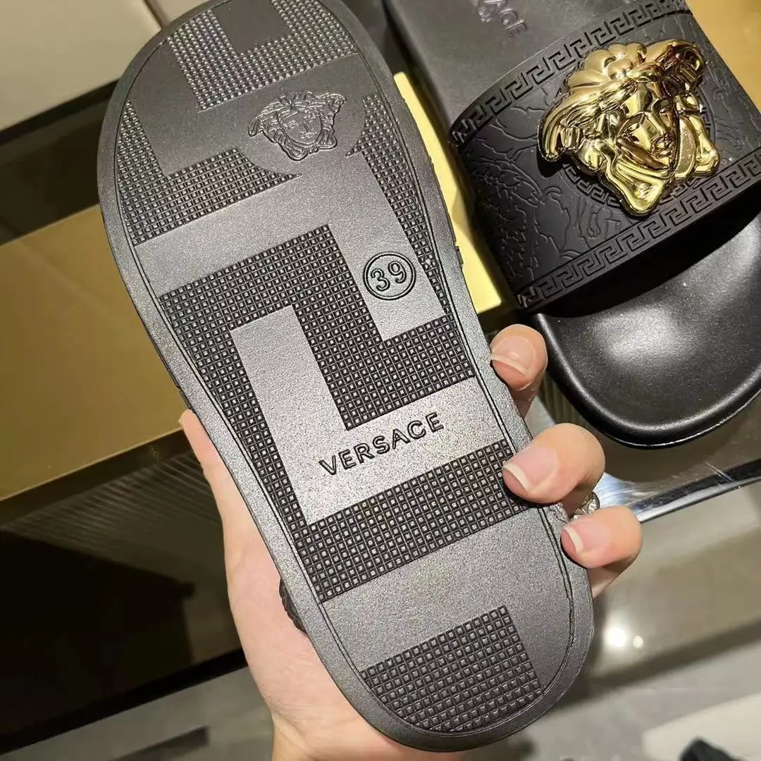 Wholesale New Summer Indoor Outdoor Luxury Women And Man Fashion Sandals Plastic Girls PU Shoes Comfortable Casual Slippers