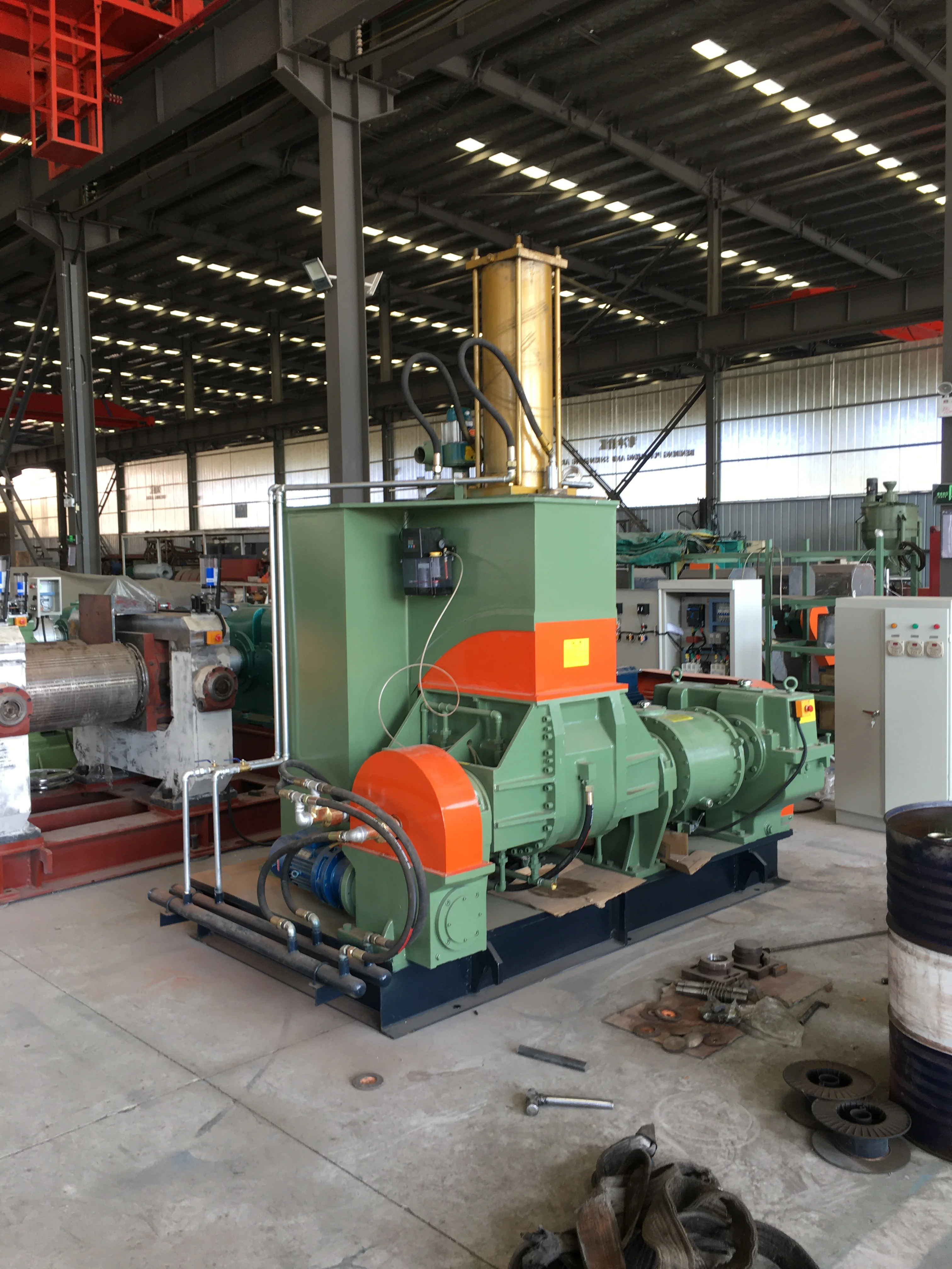 Rubber dispersion kneader mixing quick kneader to knead rubber